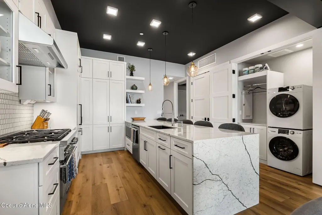802 Sandpoint Avenue Sandpoint ID 83864