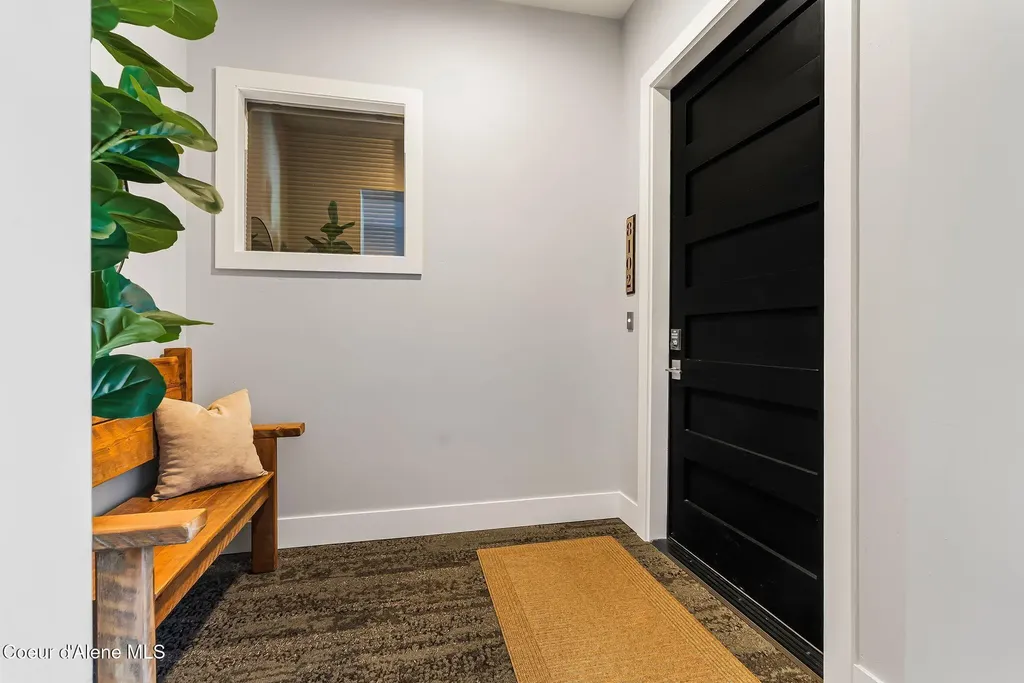 802 Sandpoint Avenue Sandpoint ID 83864