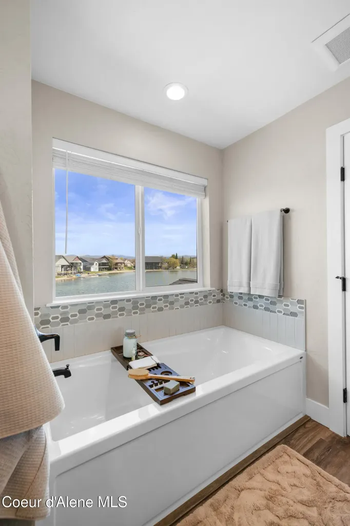 13806 N Treasure Island Court Rathdrum ID 83858