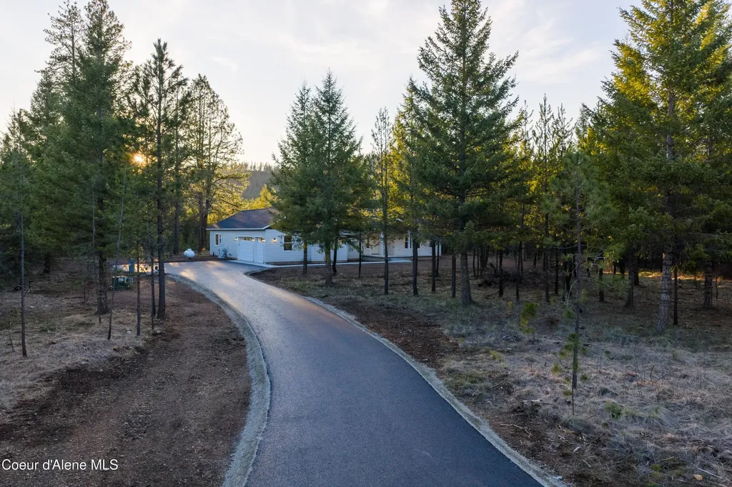 150 Atlanta Way Spirit Lake ID 83869