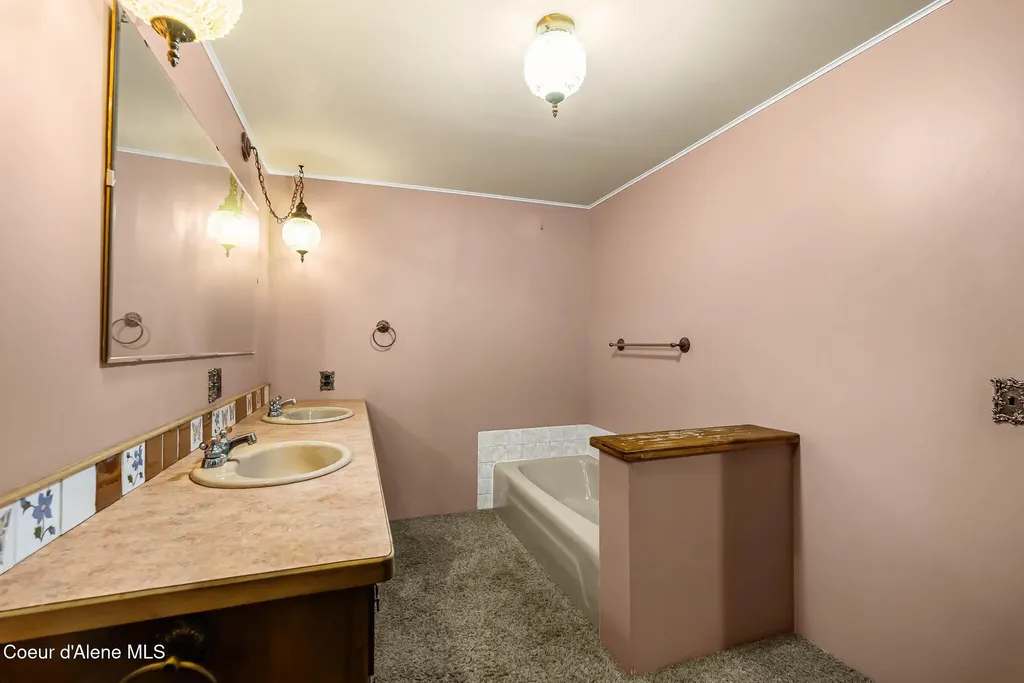 288 Lignite Road Sagle ID 83860