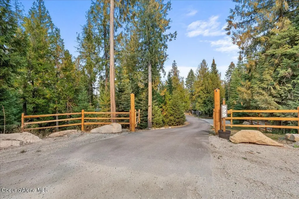 529 S Beaver Lake Road Athol ID 83801