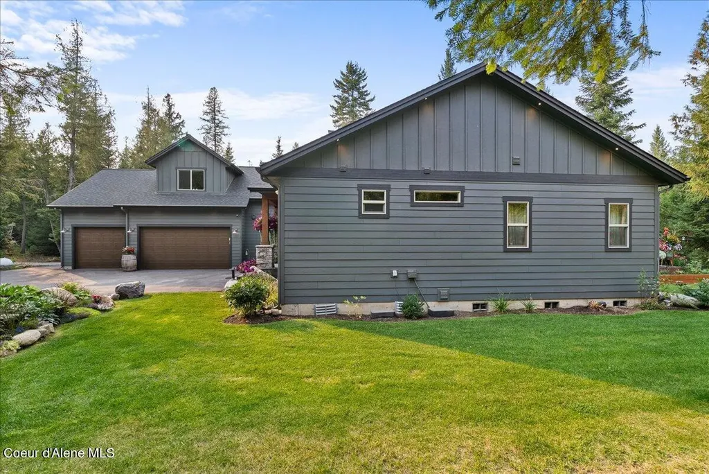 529 S Beaver Lake Road Athol ID 83801