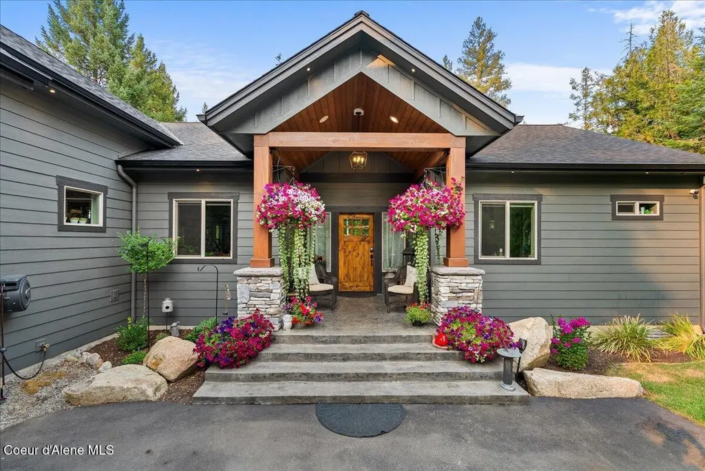 529 S Beaver Lake Road Athol ID 83801