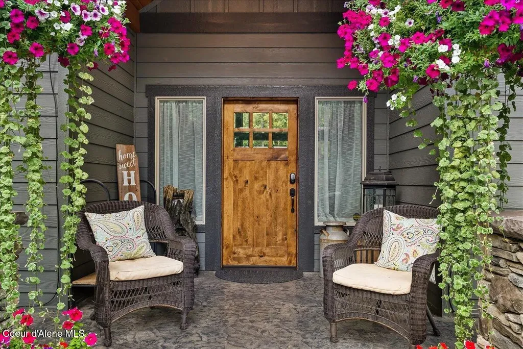529 S Beaver Lake Road Athol ID 83801