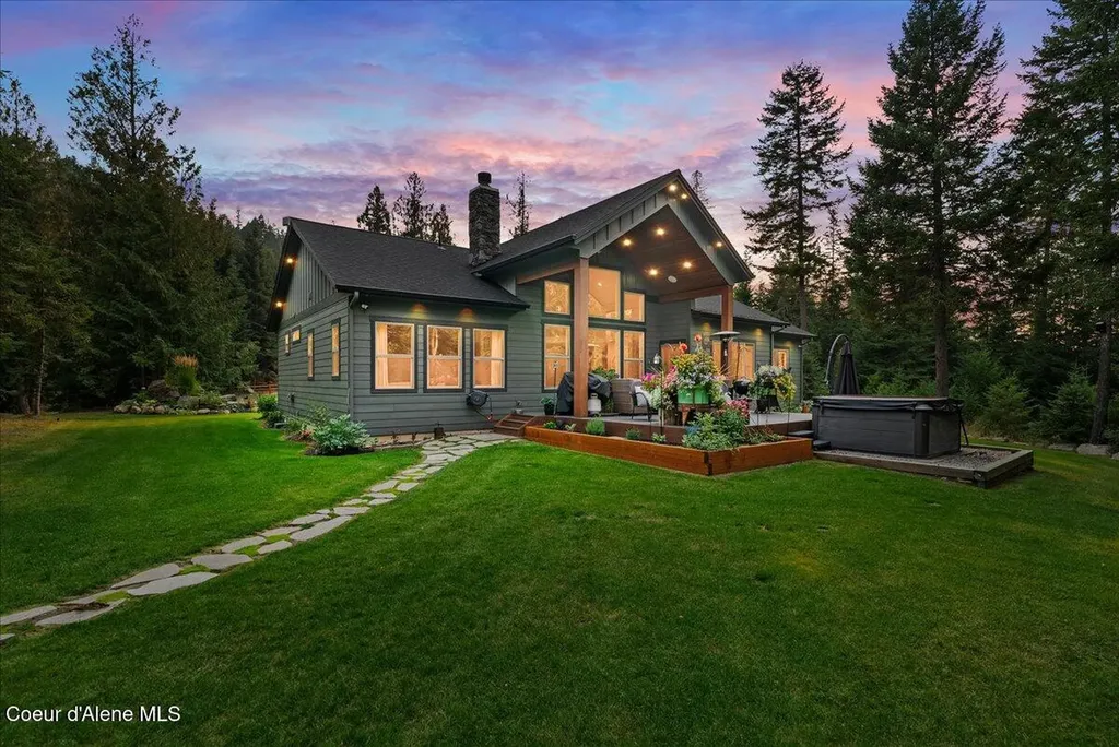 529 S Beaver Lake Road Athol ID 83801
