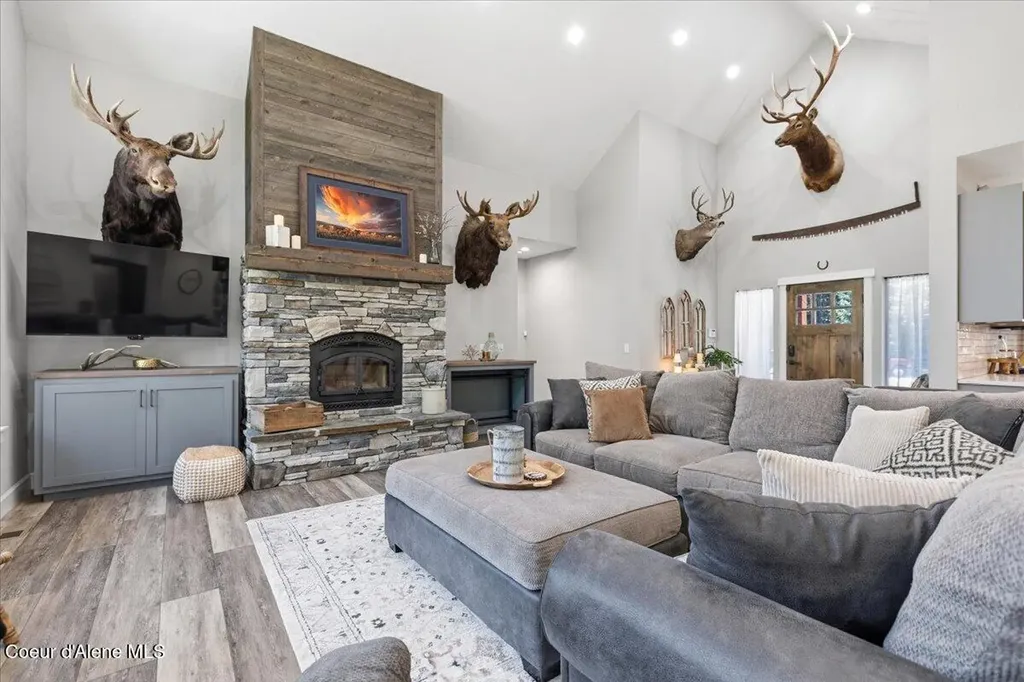 529 S Beaver Lake Road Athol ID 83801
