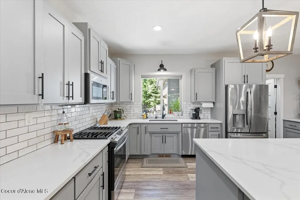 529 S Beaver Lake Road Athol ID 83801