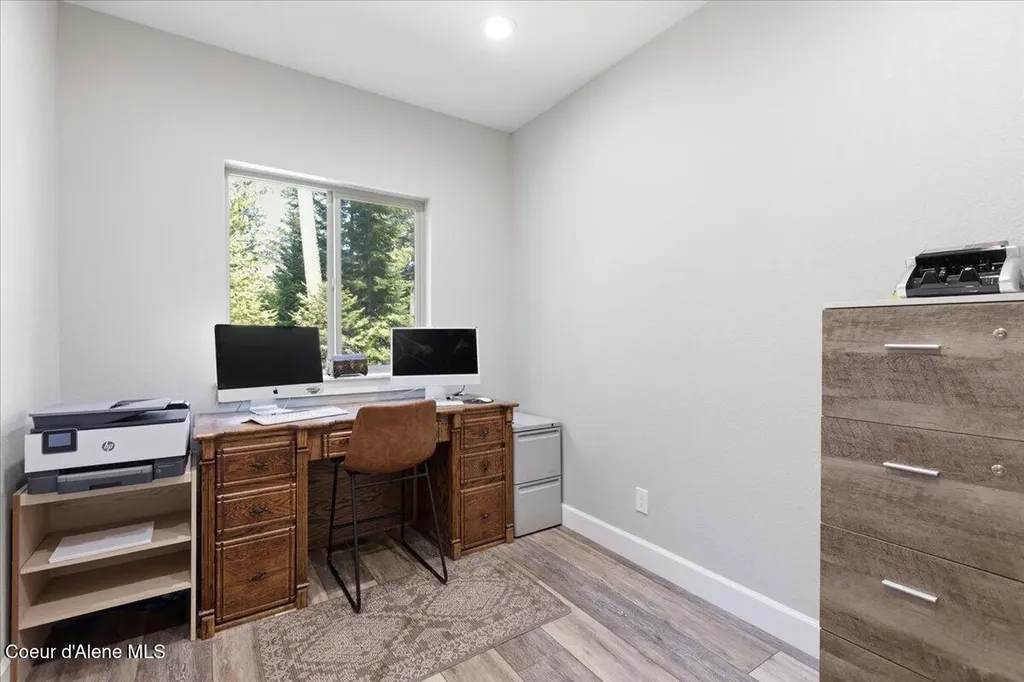529 S Beaver Lake Road Athol ID 83801