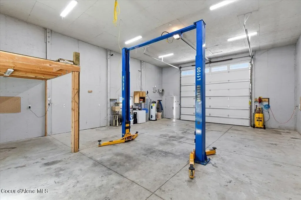 529 S Beaver Lake Road Athol ID 83801