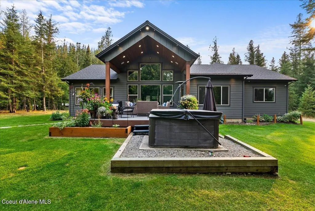 529 S Beaver Lake Road Athol ID 83801