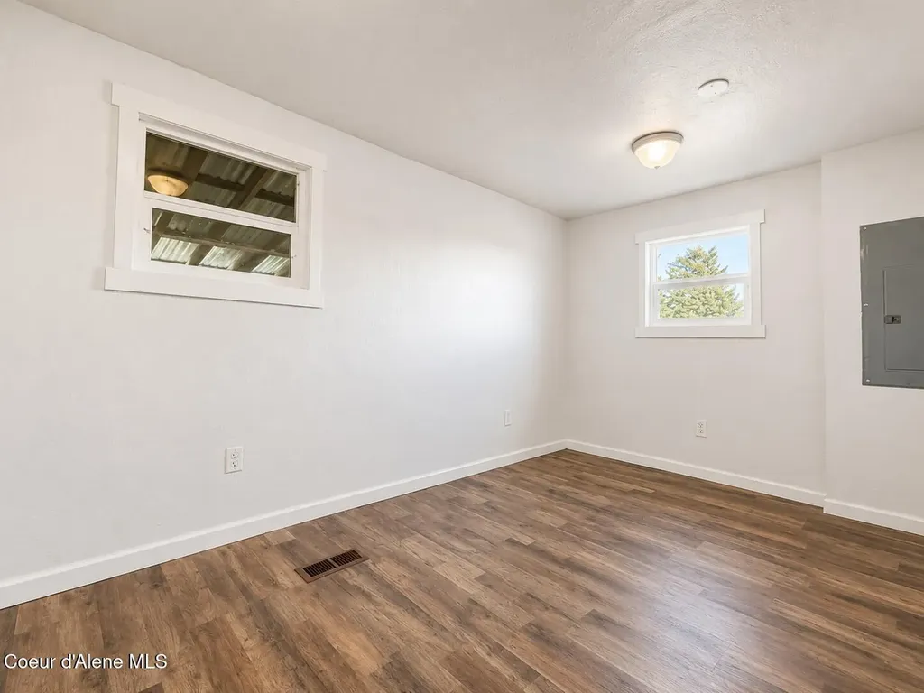 28128 N Highway 41 Spirit Lake ID 83869