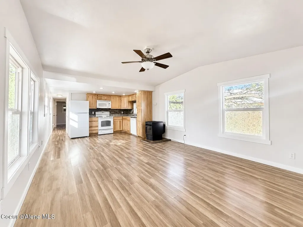 28128 N Highway 41 Spirit Lake ID 83869
