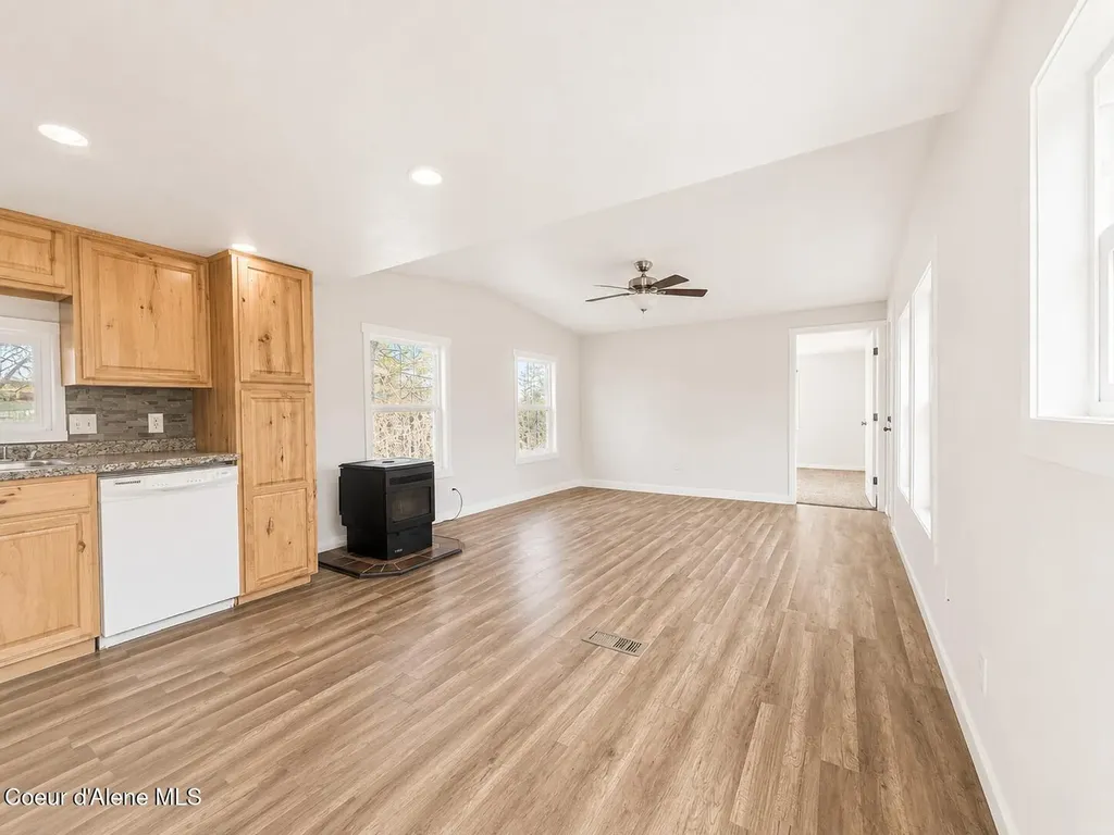 28128 N Highway 41 Spirit Lake ID 83869