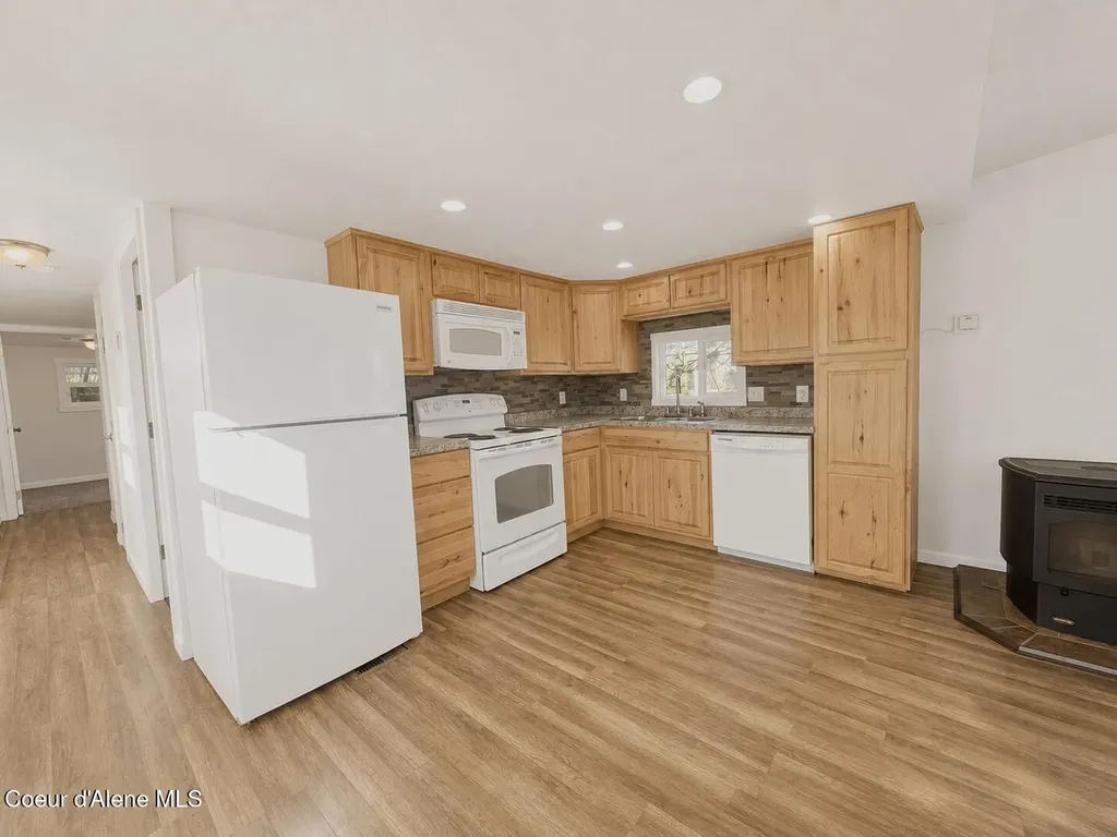 28128 N Highway 41 Spirit Lake ID 83869