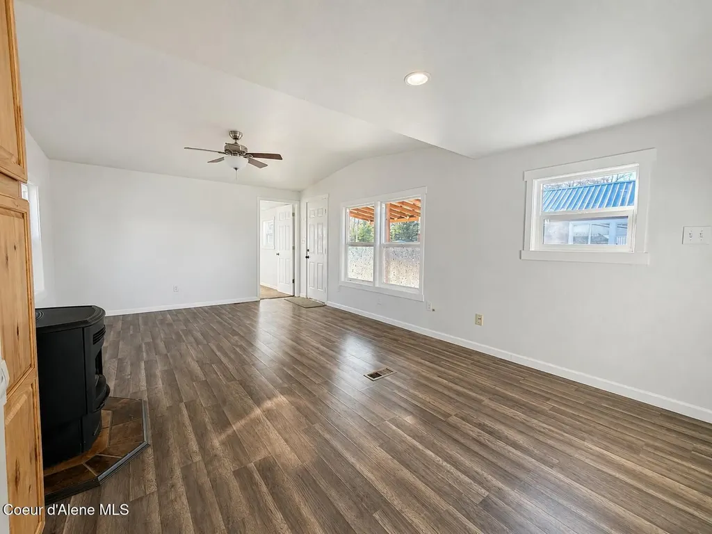 28128 N Highway 41 Spirit Lake ID 83869