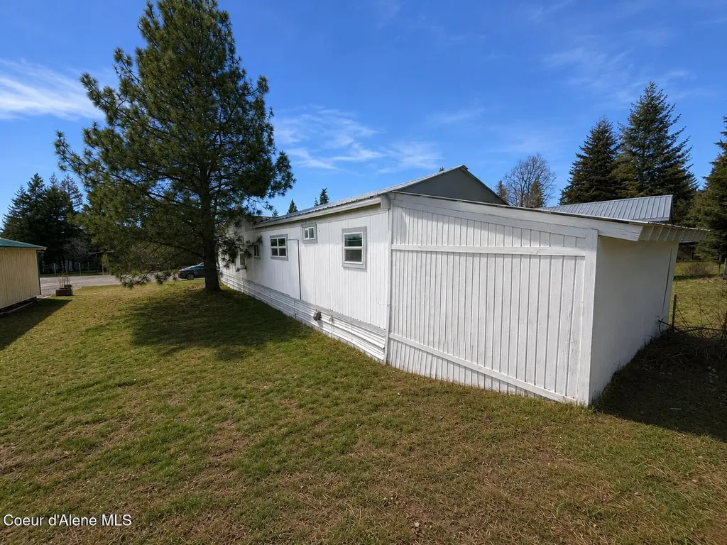 28128 N Highway 41 Spirit Lake ID 83869