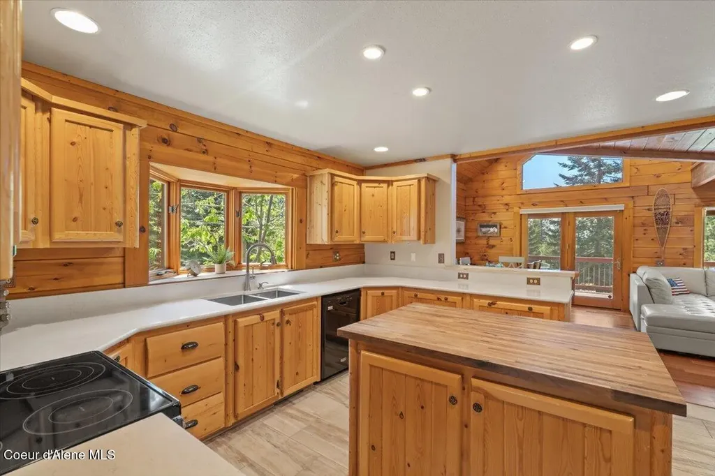 13764 S Ridgeview Drive Harrison ID 83833