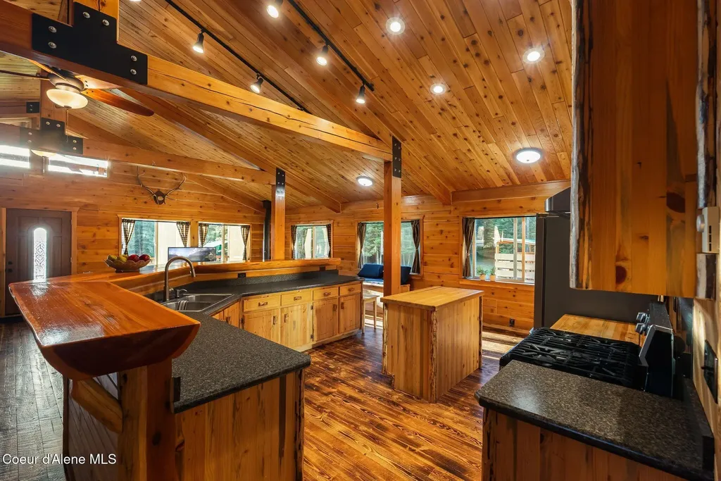 6693 River Road Clark Fork ID 83811