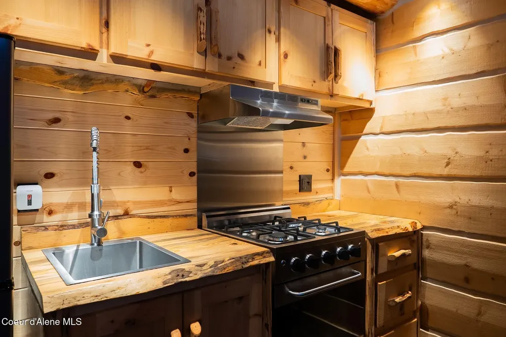 6693 River Road Clark Fork ID 83811