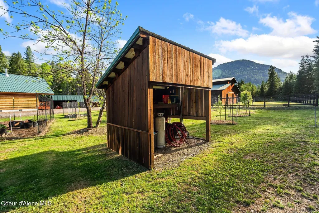6693 River Road Clark Fork ID 83811