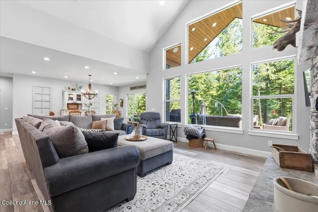 529 S Beaver Lake Road Athol ID 83801