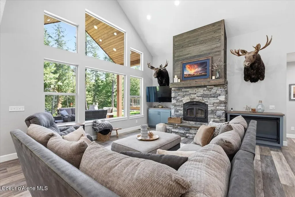 529 S Beaver Lake Road Athol ID 83801