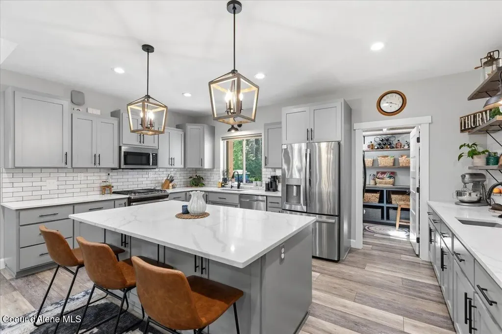 529 S Beaver Lake Road Athol ID 83801