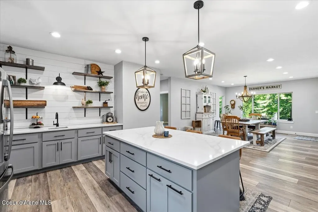 529 S Beaver Lake Road Athol ID 83801