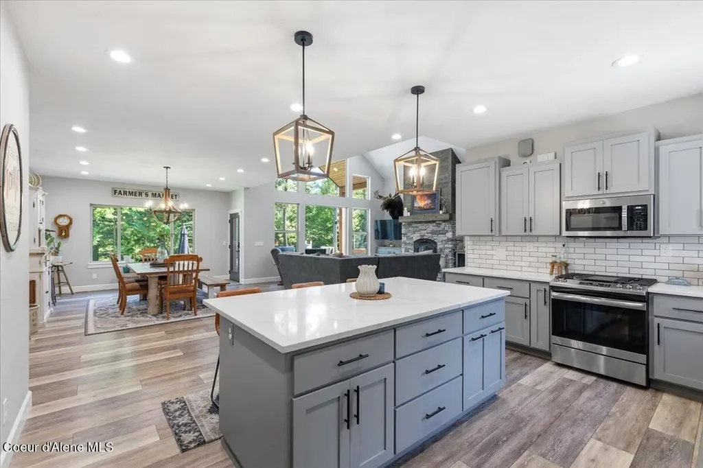 529 S Beaver Lake Road Athol ID 83801