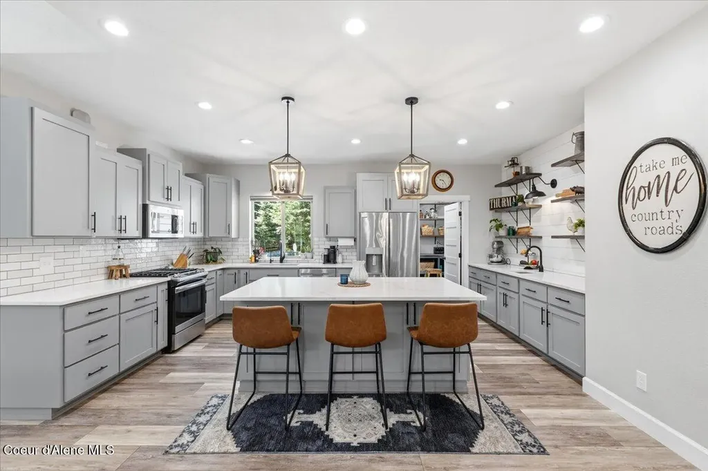 529 S Beaver Lake Road Athol ID 83801