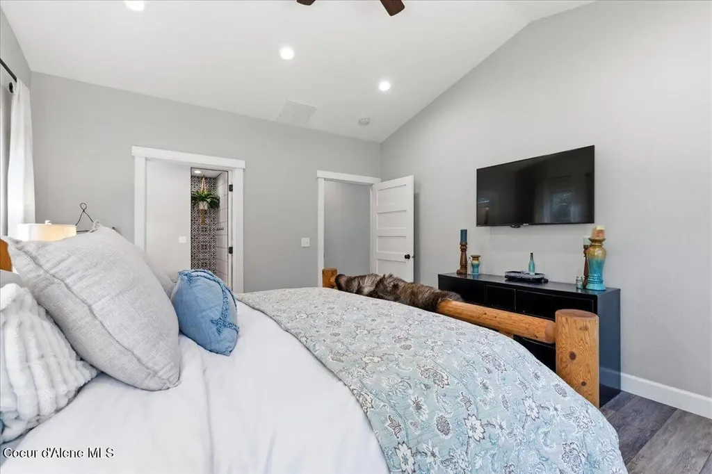 529 S Beaver Lake Road Athol ID 83801