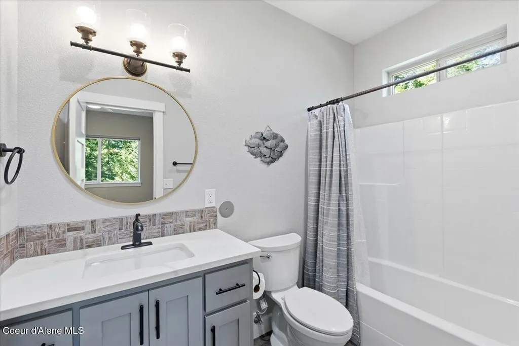 529 S Beaver Lake Road Athol ID 83801