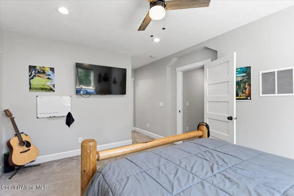 529 S Beaver Lake Road Athol ID 83801