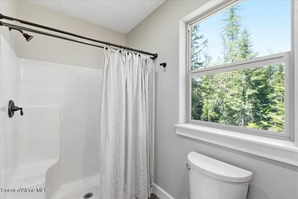 529 S Beaver Lake Road Athol ID 83801