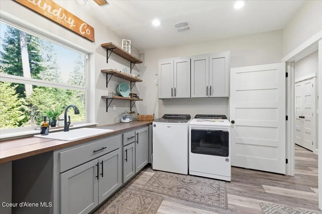 529 S Beaver Lake Road Athol ID 83801