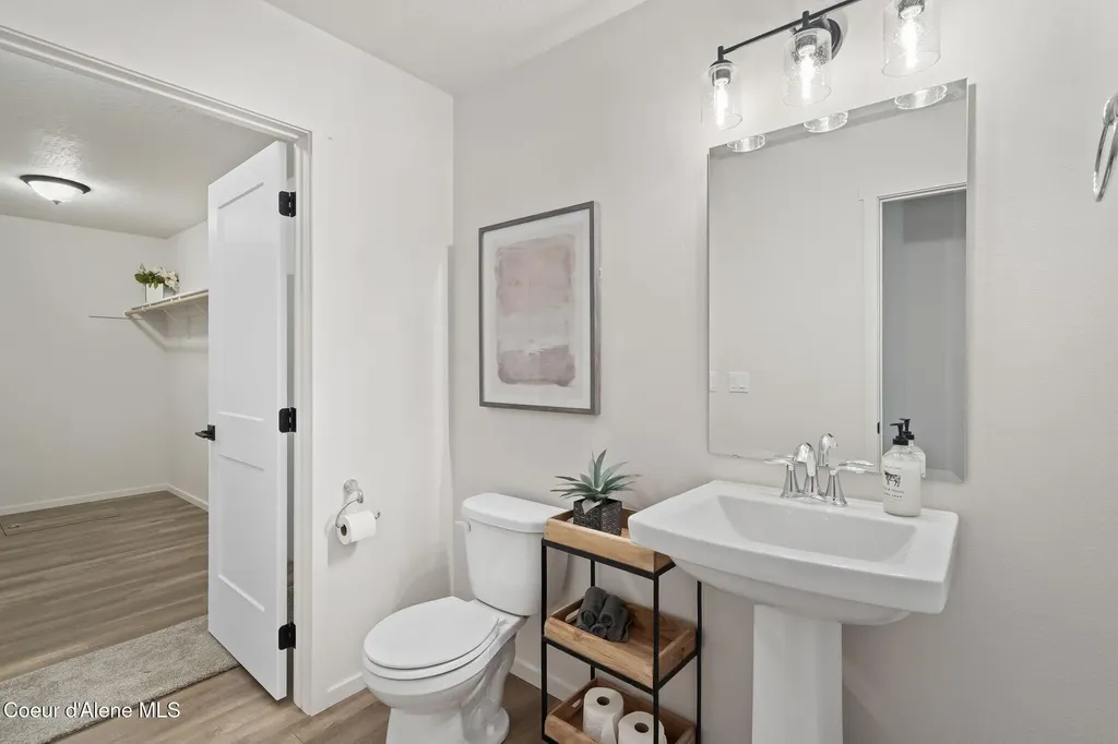 6015 W Dayton Avenue Rathdrum ID 83858