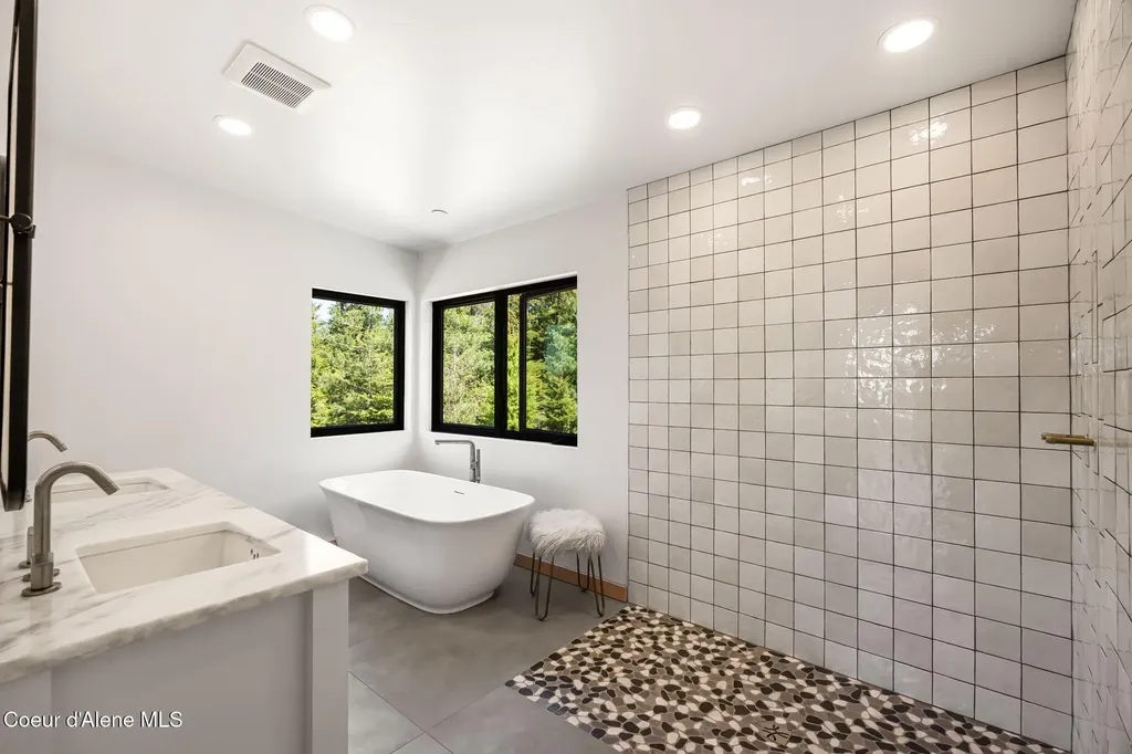 933 Rising Hawk Ridge Road Sandpoint ID 83864