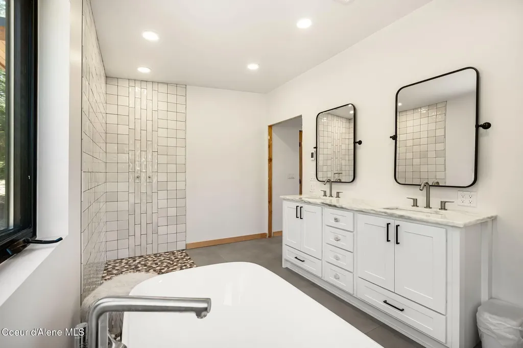 933 Rising Hawk Ridge Road Sandpoint ID 83864