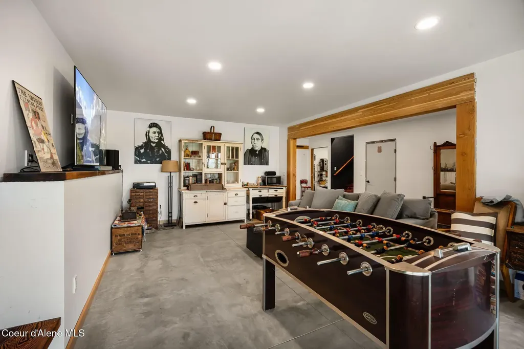 933 Rising Hawk Ridge Road Sandpoint ID 83864