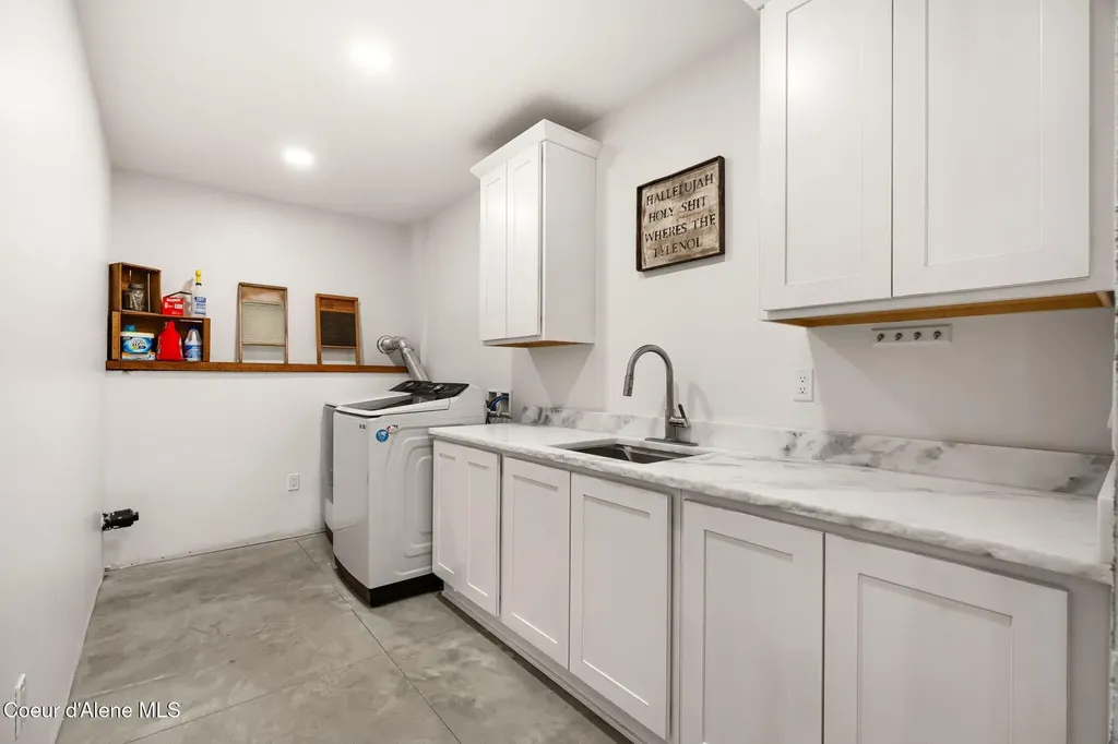 933 Rising Hawk Ridge Road Sandpoint ID 83864