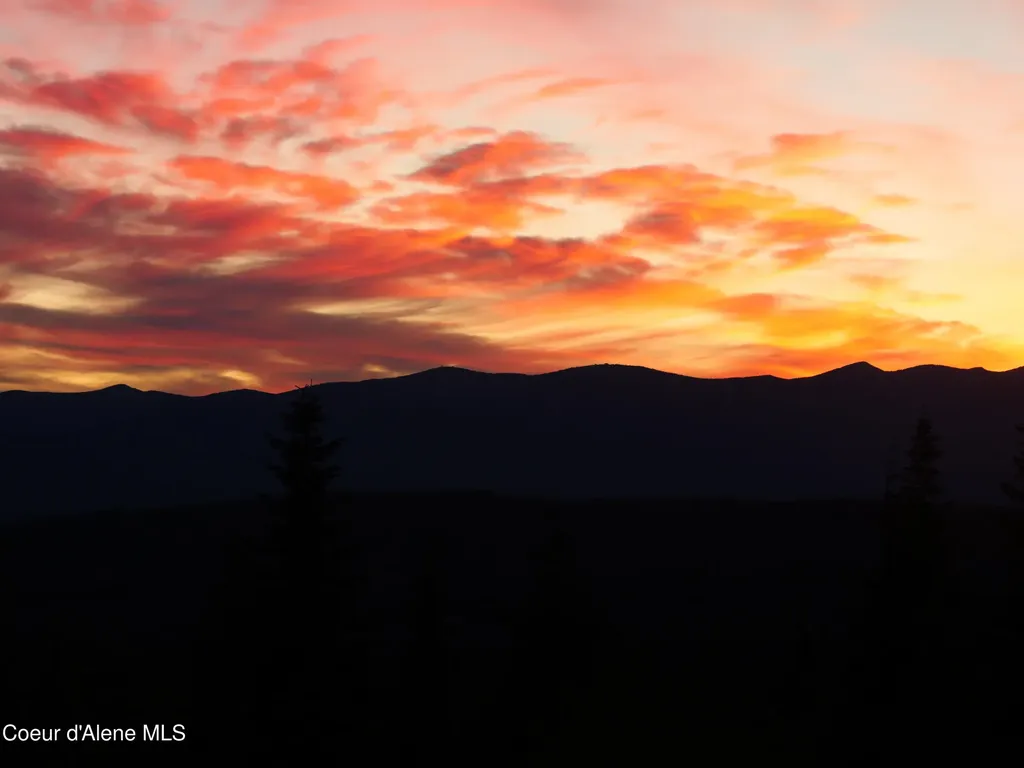 933 Rising Hawk Ridge Road Sandpoint ID 83864