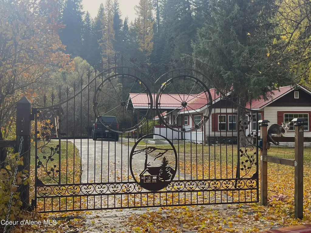 84 Highland Flats Road Naples ID 83847