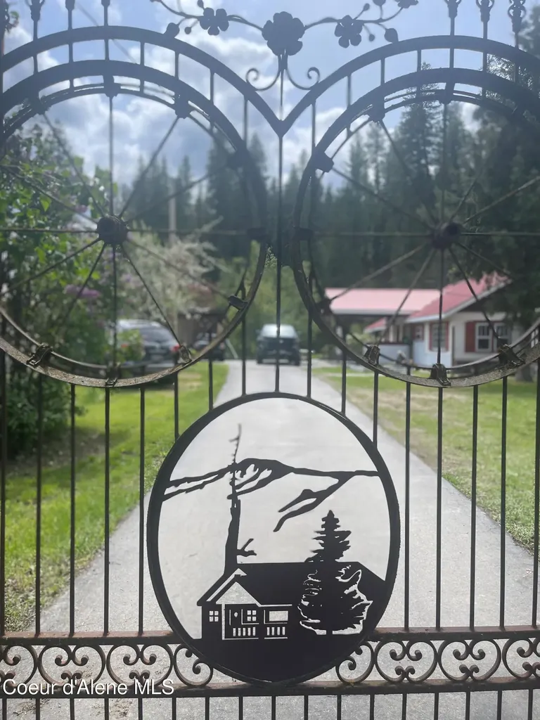84 Highland Flats Road Naples ID 83847