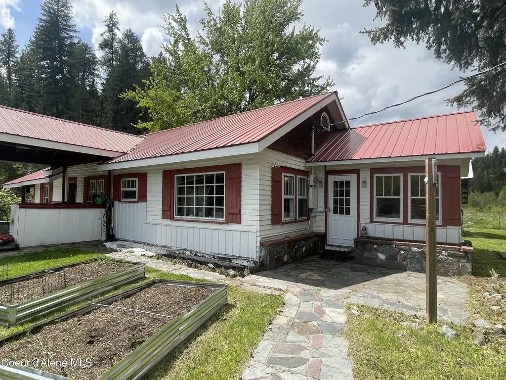 84 Highland Flats Road Naples ID 83847