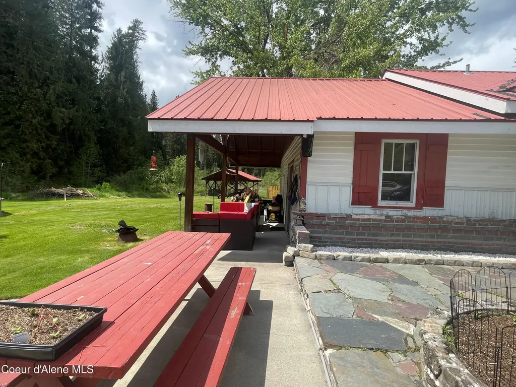 84 Highland Flats Road Naples ID 83847
