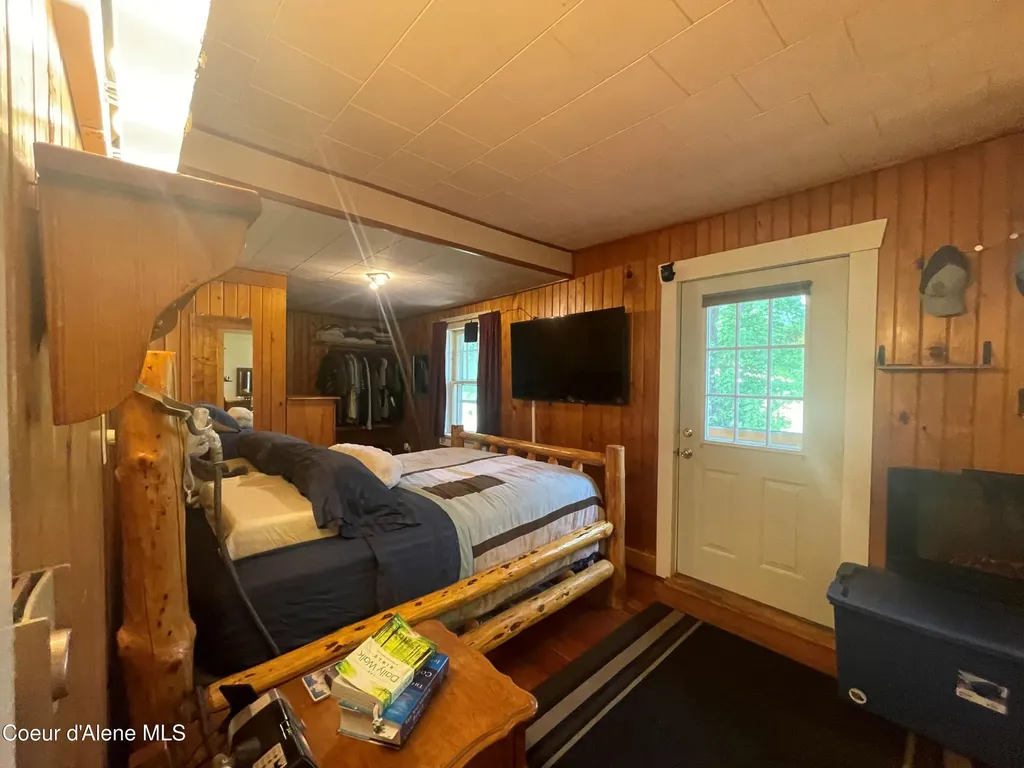 84 Highland Flats Road Naples ID 83847