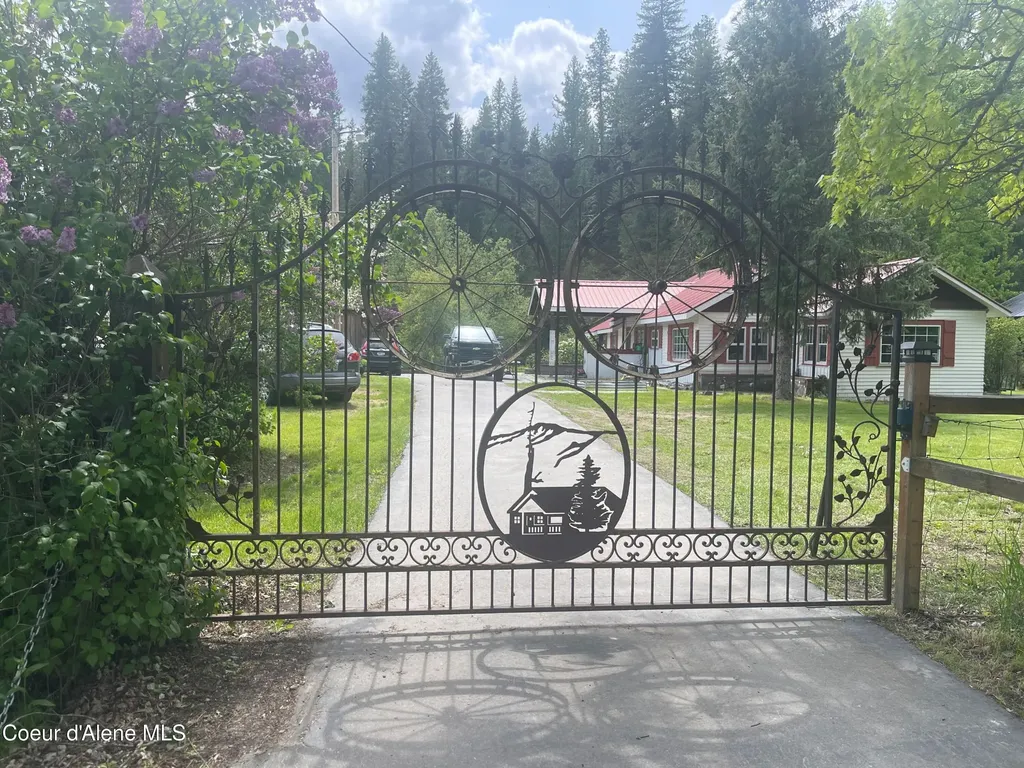 84 Highland Flats Road Naples ID 83847