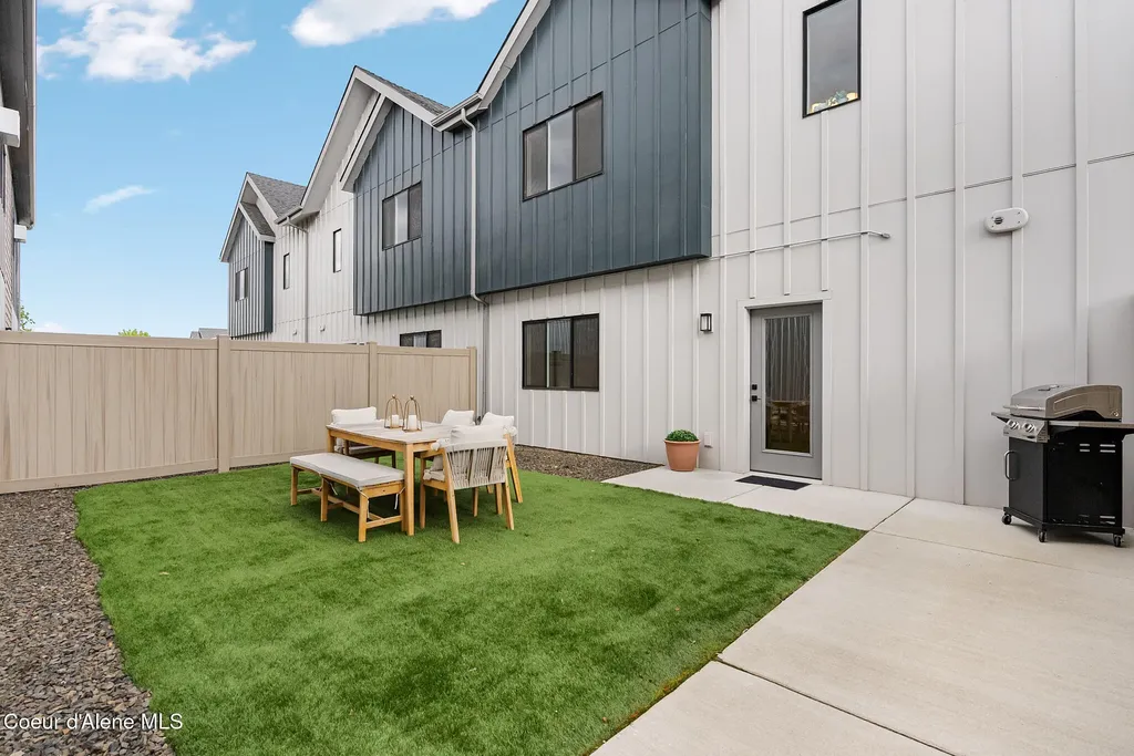 1033 E Railroad Avenue Post Falls ID 83854