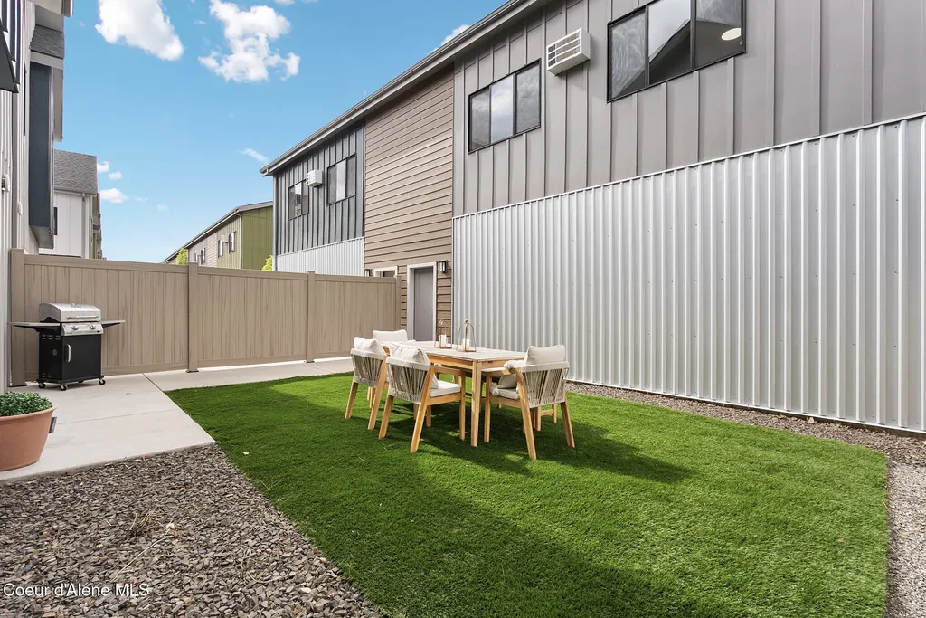 1033 E Railroad Avenue Post Falls ID 83854